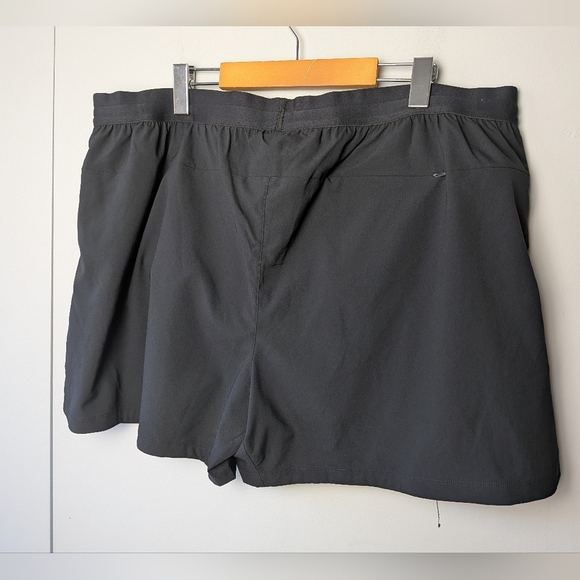 NEW BALANCE Women Black Short Size 2XL Plus Size 3 Pockets Inside Legging - Picture 4 of 9